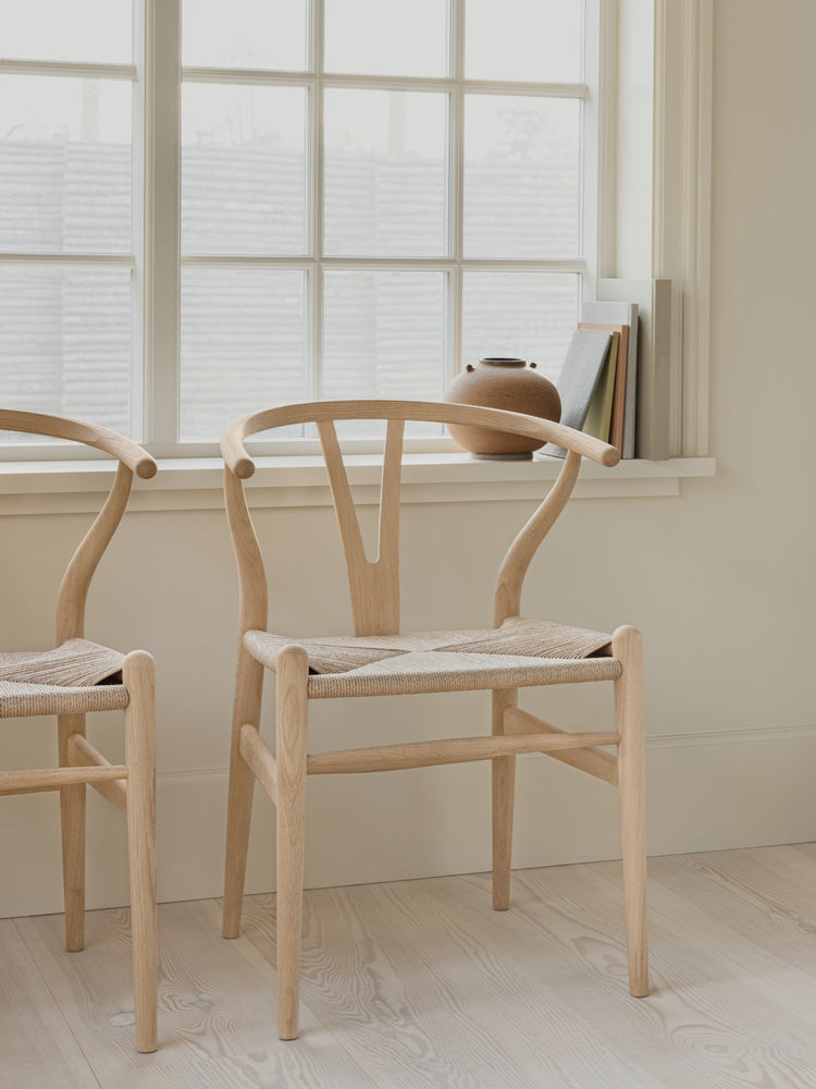 CH24 Wishbone Chair | Carl Hansen & Son | Catalog Interiors