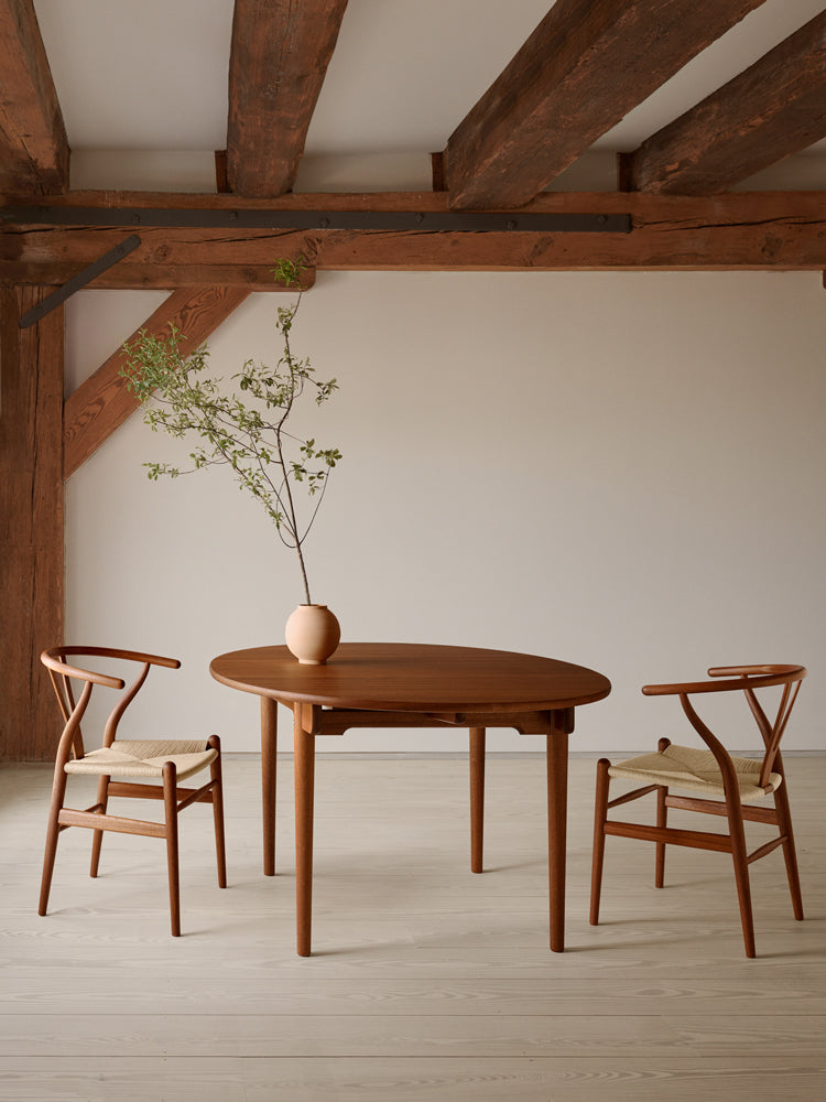CH24 Wishbone Chair | Carl Hansen & Son | Catalog Interiors