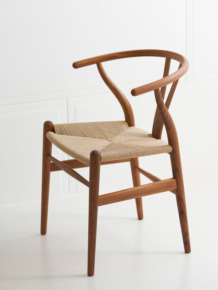 CH24 Wishbone Chair | Carl Hansen & Son | Catalog Interiors