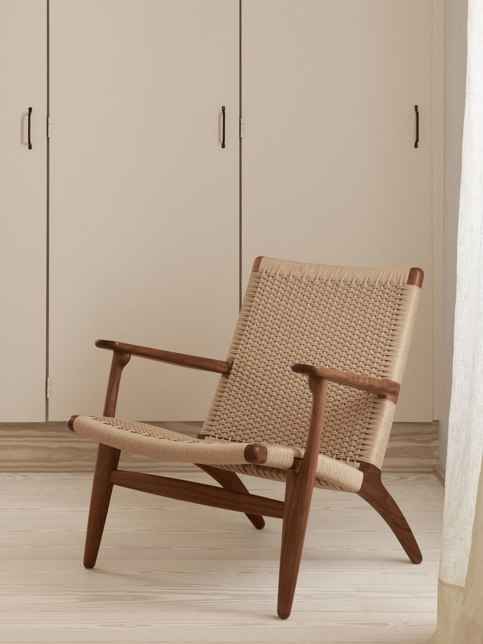 CH25 Lounge Chair | Carl Hansen | Catalog Interiors