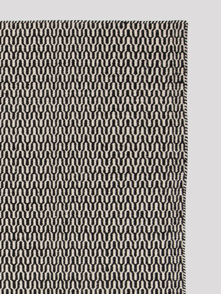 Charles Rug | Linie Design | Catalog Interiors