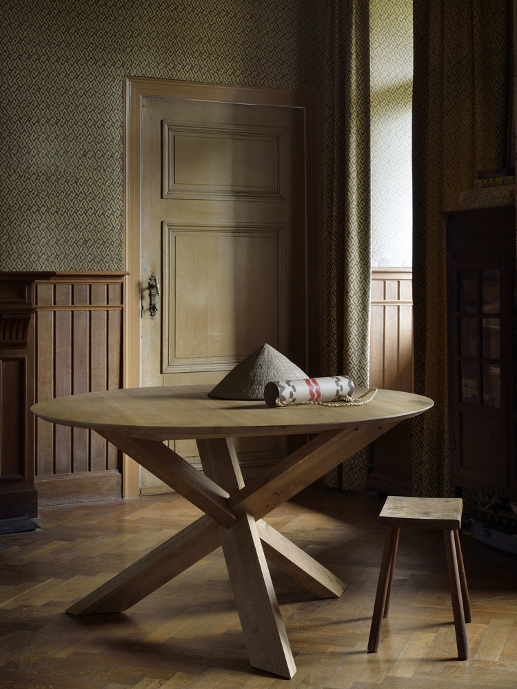 Circle Dining Table | Ethnicraft | Catalog Interiors