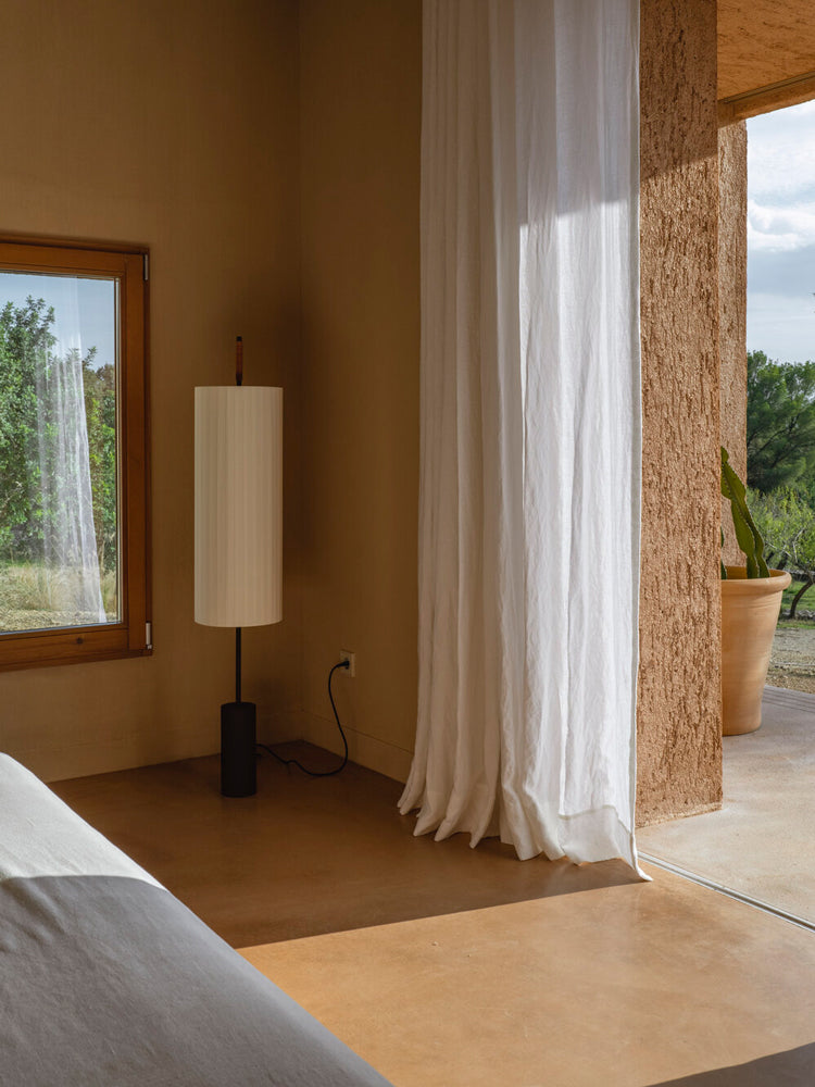 Dórica Floor Lamp | Santa & Cole | Catalog Interiors