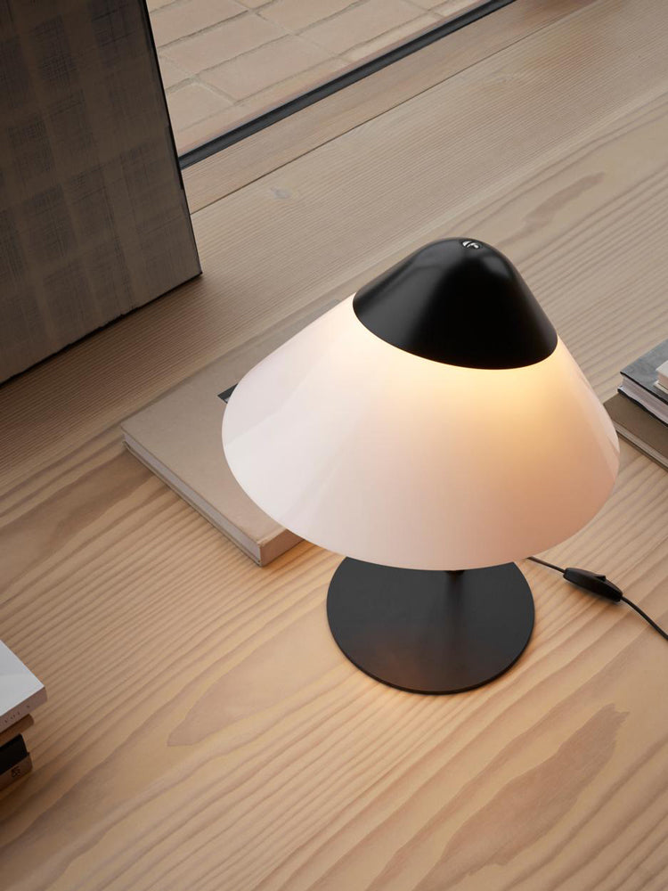 HJW02 Table Lamp | Carl Hansen & Son | Catalog Interiors