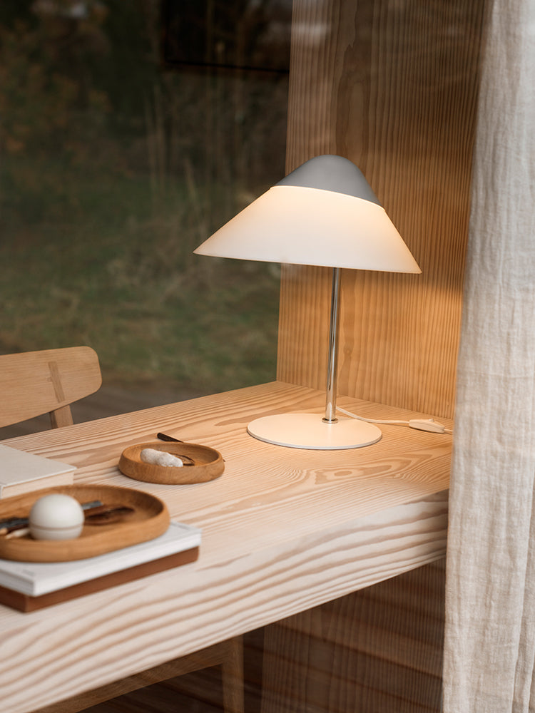 HJW02 Table Lamp | Carl Hansen & Son | Catalog Interiors