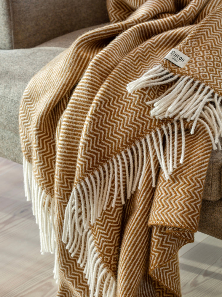 Kattefot Throw | Roros Tweed | Catalog Interiors