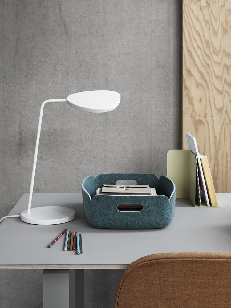 Leaf Table Lamp | Muuto | Catalog Interiors
