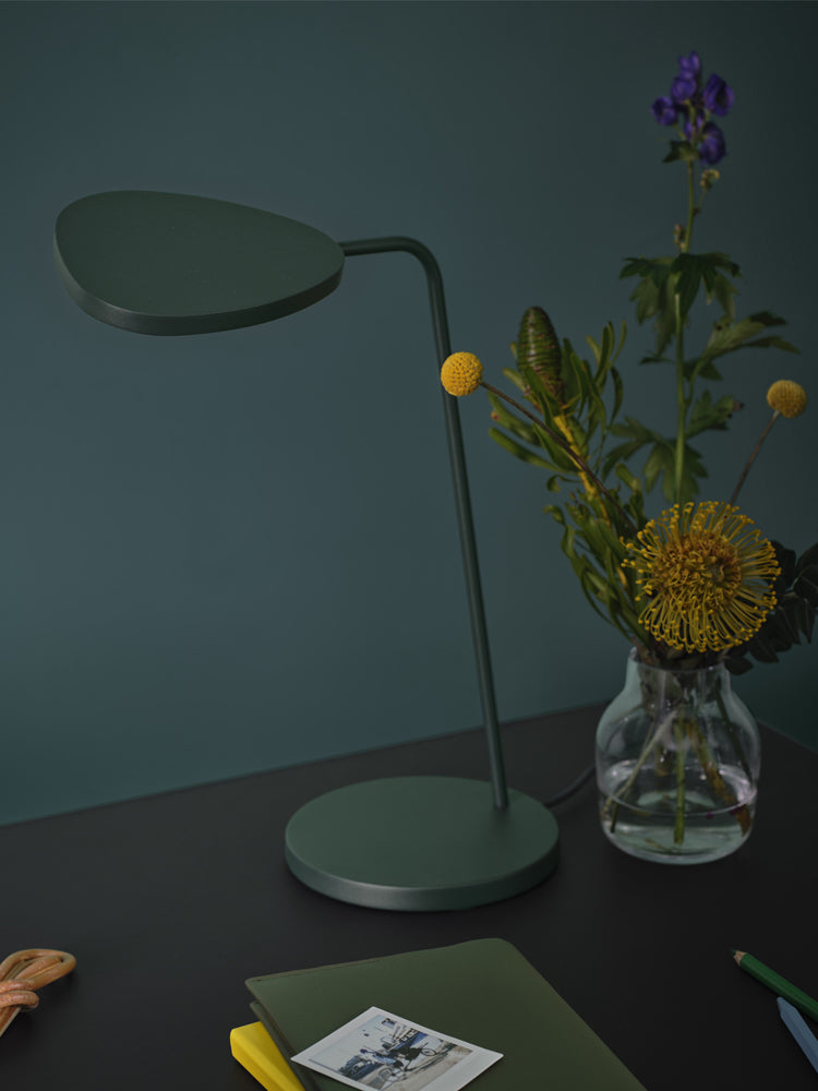 Leaf Table Lamp | Muuto | Catalog Interiors