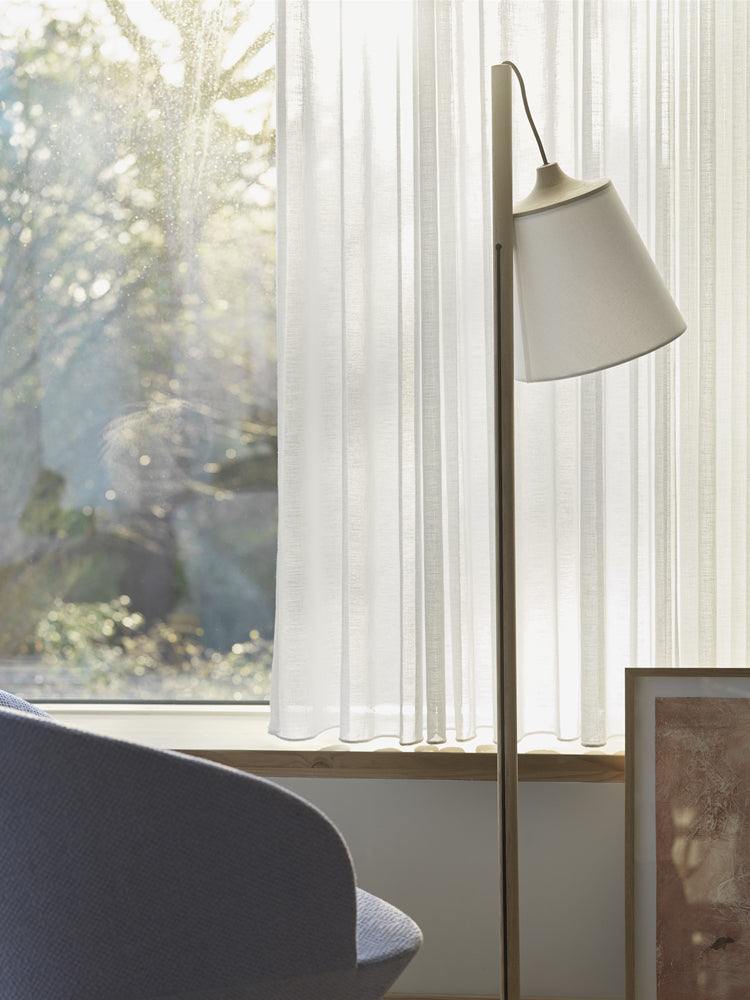 Pull Floor Lamp | Muuto | Catalog Interiors
