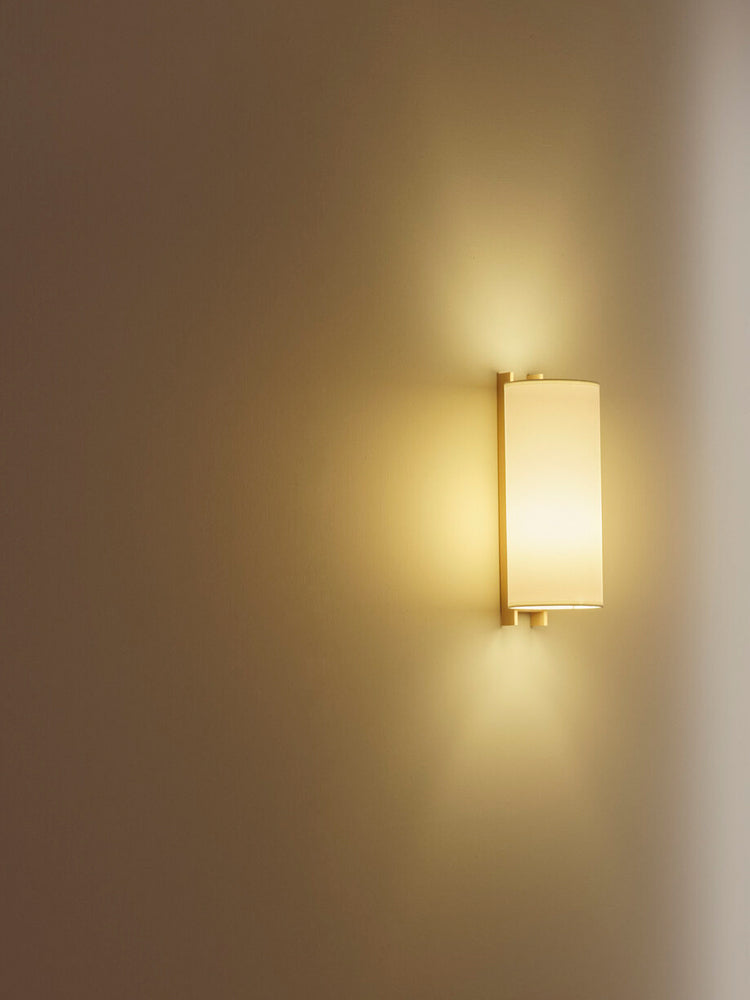 TMM Largo Wall Lamp | Santa & Cole | Catalog Interiors