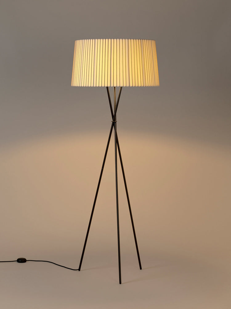 Trípode G5 Floor Lamp | Santa & Cole | Catalog Interiors