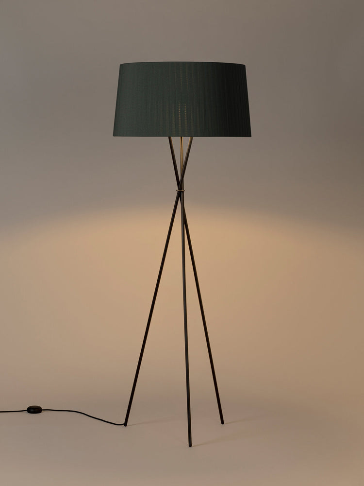 Trípode G5 Floor Lamp | Santa & Cole | Catalog Interiors