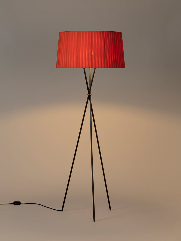 Trípode G5 Floor Lamp | Santa & Cole | Catalog Interiors