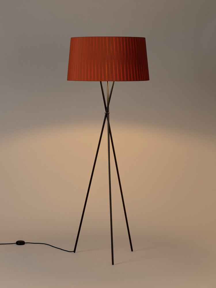 Trípode G5 Floor Lamp | Santa & Cole | Catalog Interiors
