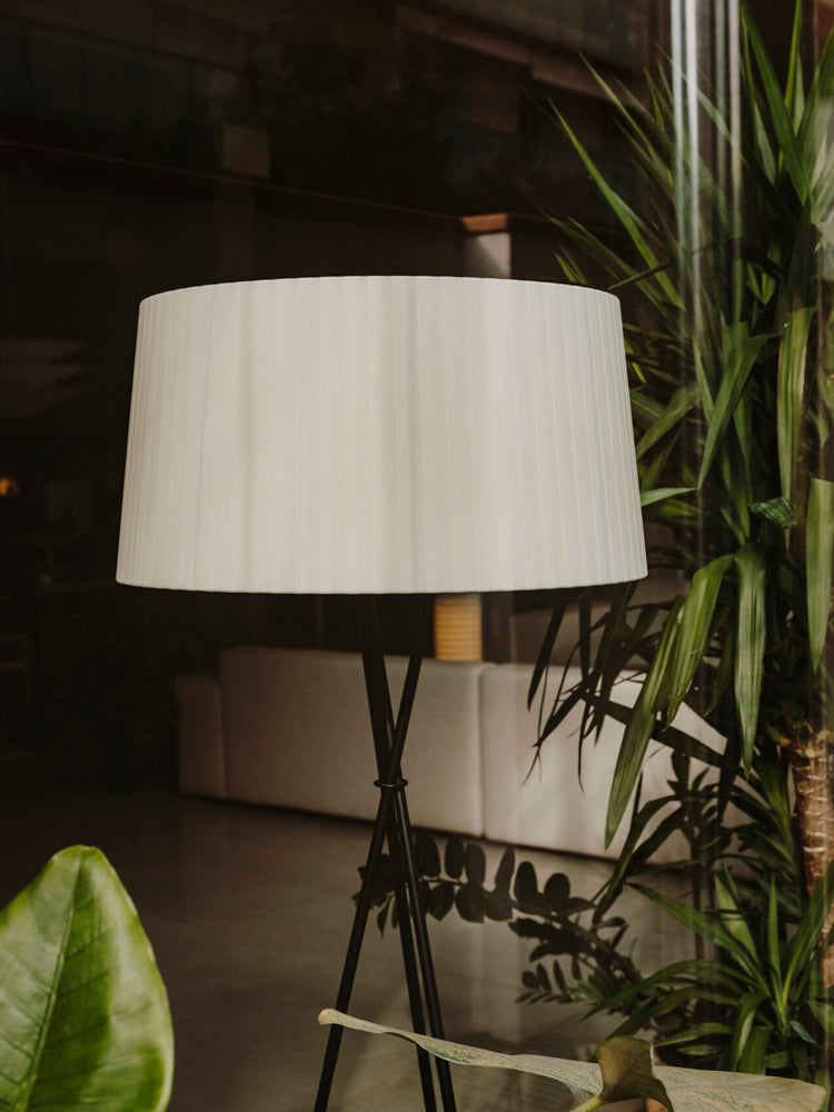 Trípode G5 Floor Lamp | Santa & Cole | Catalog Interiors