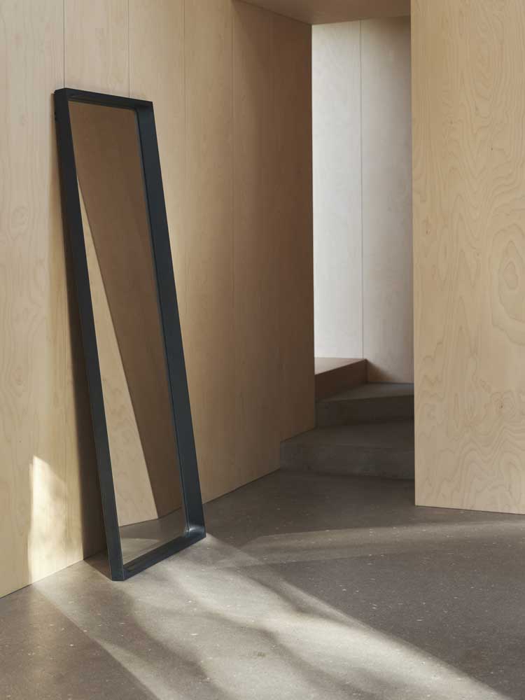 Arced Mirror | Muuto | Catalog Interiors 