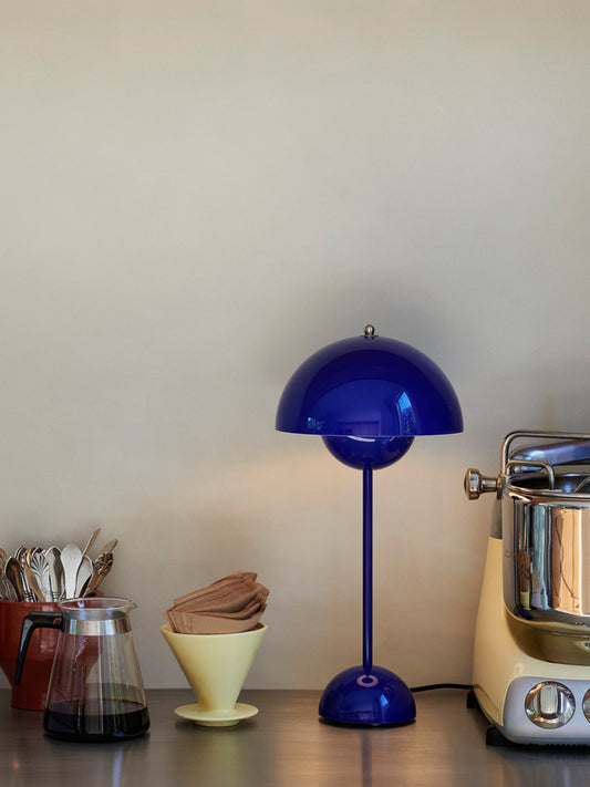 Flowerpot Table Lamp VP3 | &Tradition | Catalog Interiors 