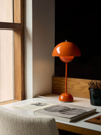 Flowerpot Table Lamp VP3