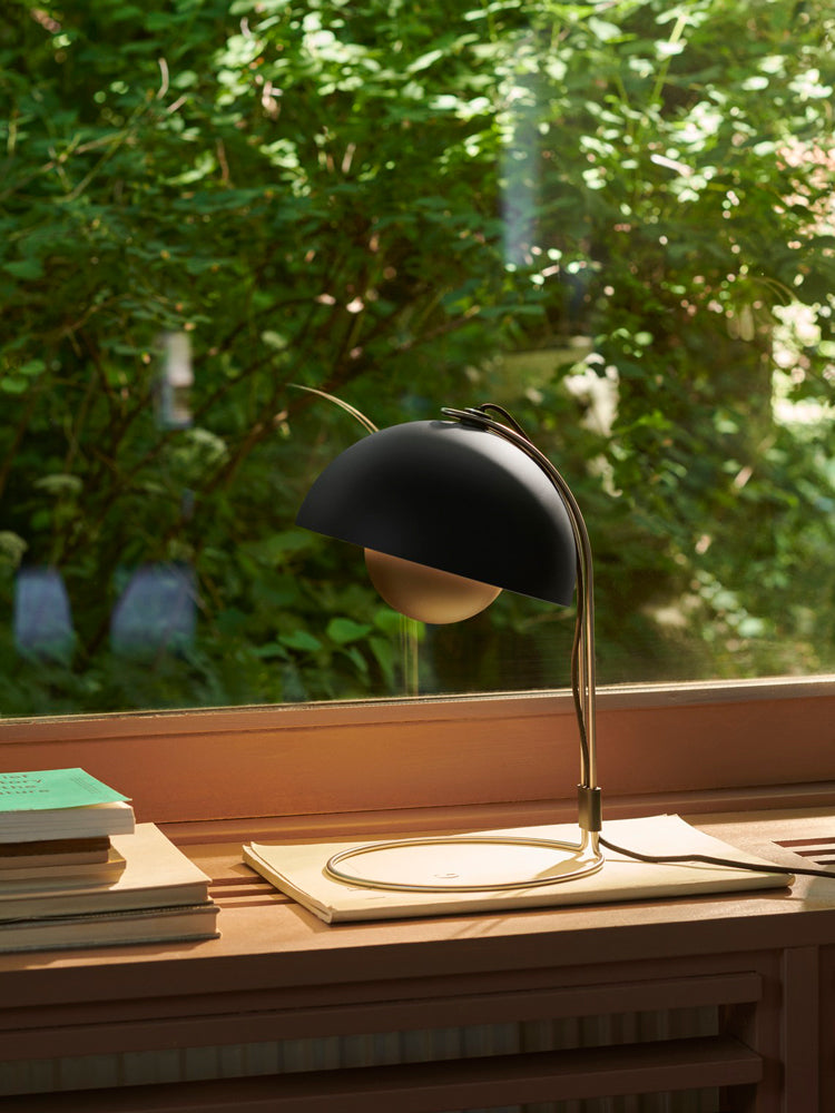 Flowerpot Table Lamp VP4 | &Tradition | Catalog Interiors 