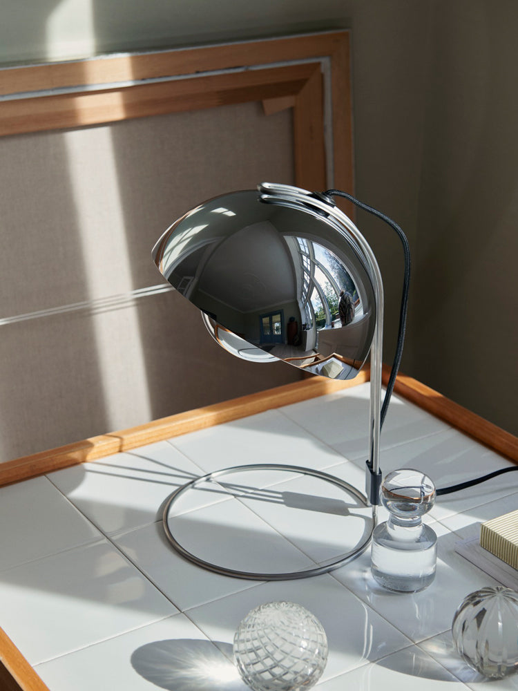 Flowerpot Table Lamp VP4 | &Tradition | Catalog Interiors 