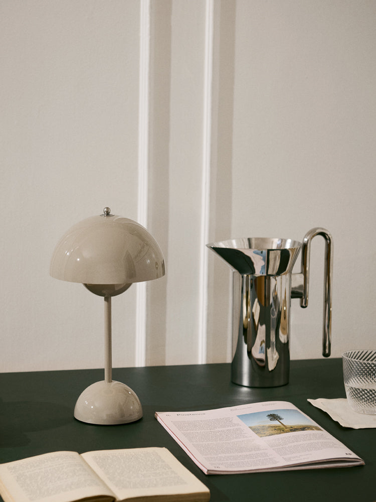 Flowerpot Portable Lamp VP9 | &Tradition | Catalog Interiors 