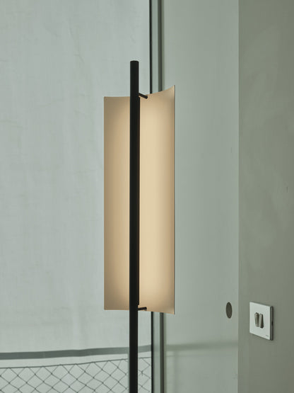 Lámina 45 Floor Lamp | Santa & Cole | Catalog Interiors 