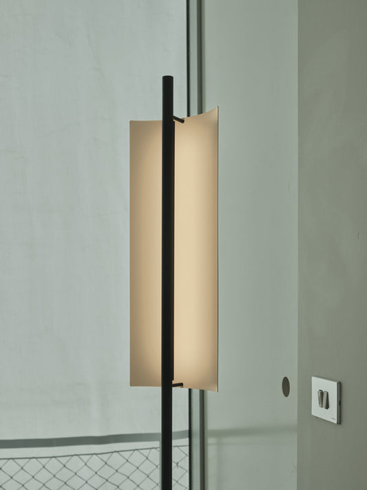 Lámina 45 Floor Lamp | Santa & Cole | Catalog Interiors 