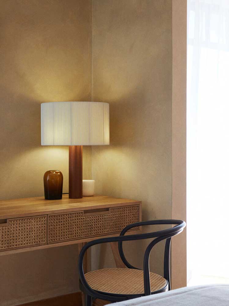 Moragas Table Lamp | Santa & Cole | Catalog Interiors 