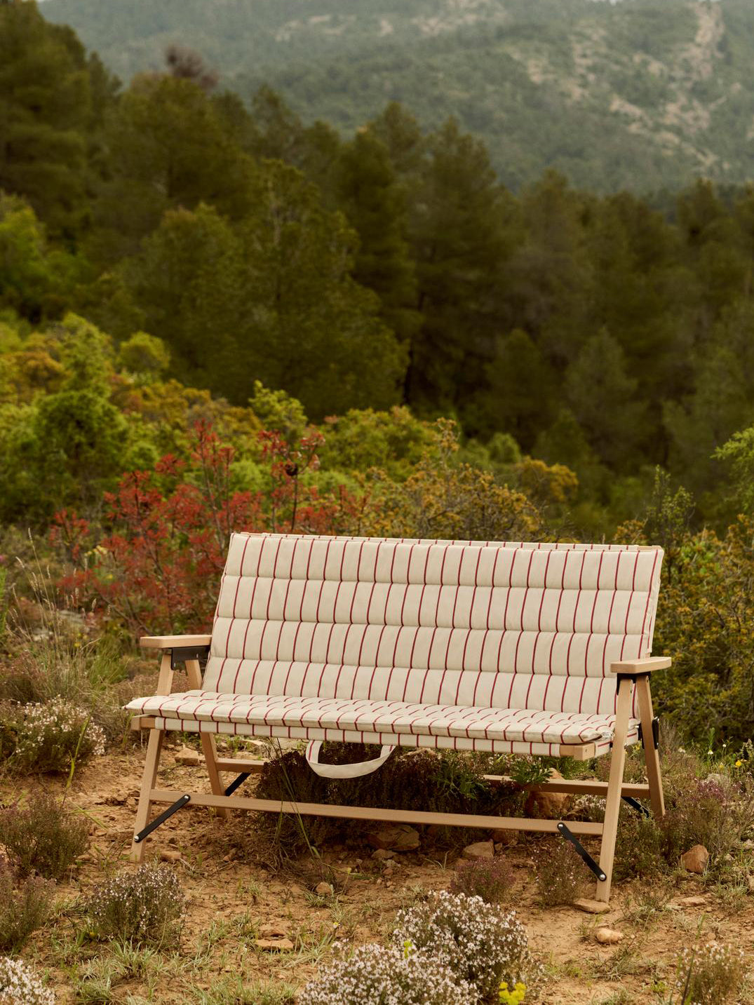 Outdoor Market Folding Sofa | HAY | Catalog Interiors 