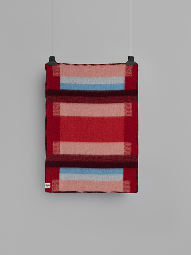 Mikkel Throw