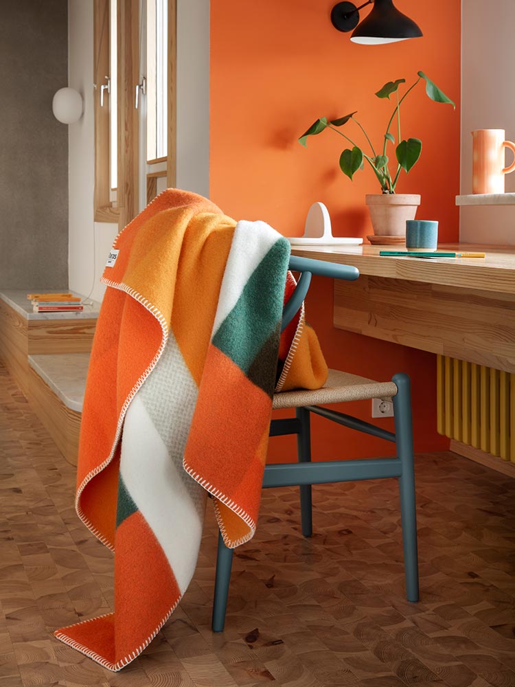 Mikkel Throw