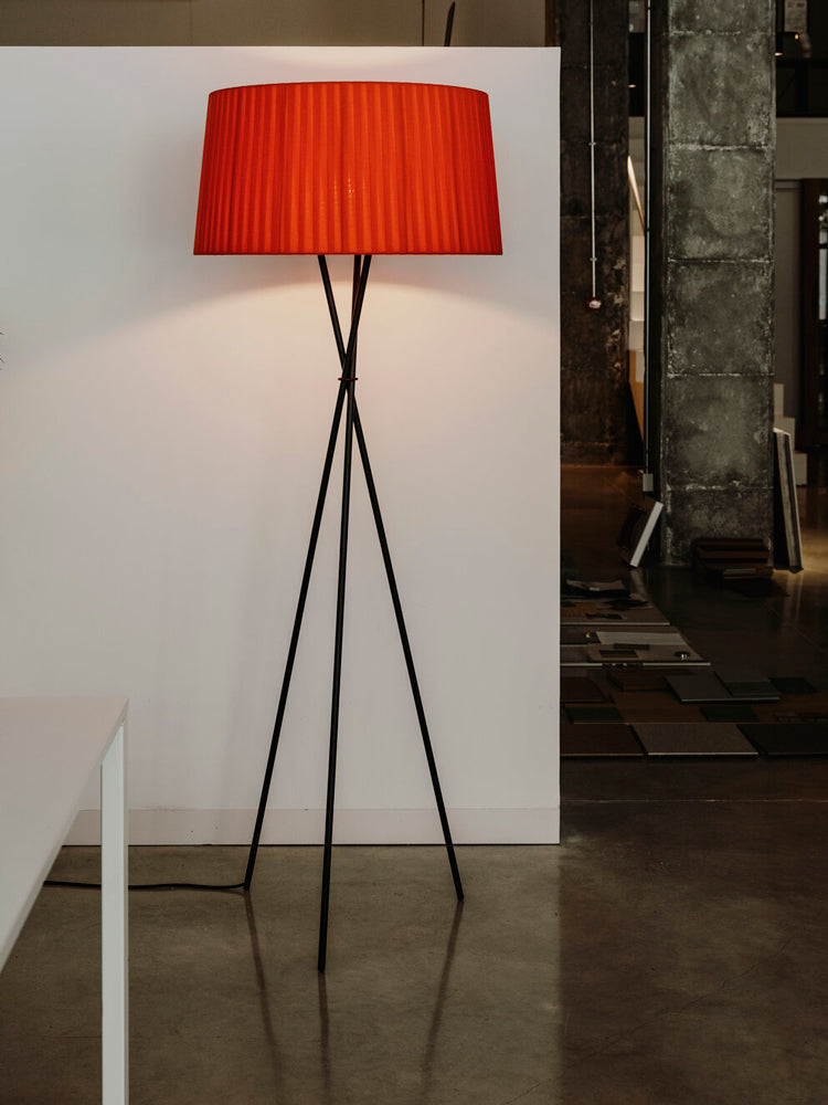 Trípode G5 Floor Lamp | Santa & Cole | Catalog Interiors 
