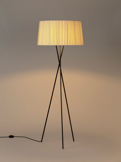 Trípode G5 Floor Lamp | Santa & Cole | Catalog Interiors 